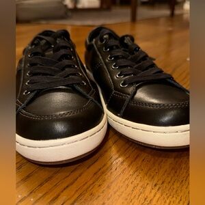 NWT! Taos Footwear Leather Sneaker “Onward”